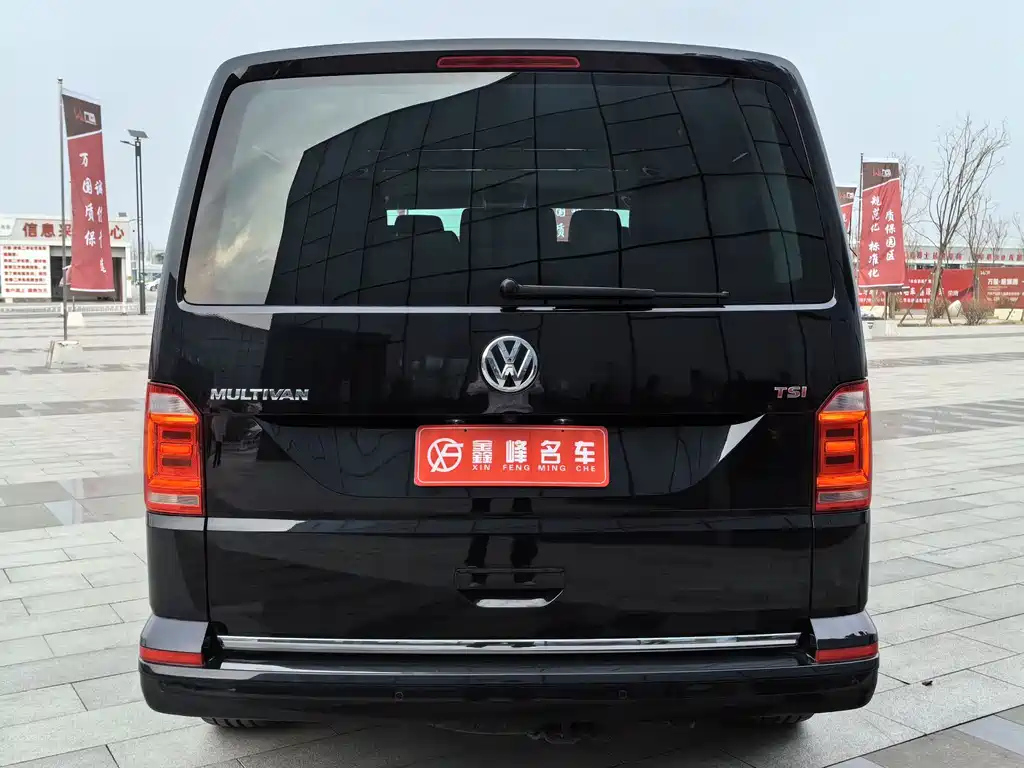 VOLKSWAGEN MULTIVAN 2017