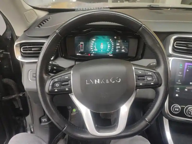 LYNK&CO 01 2020