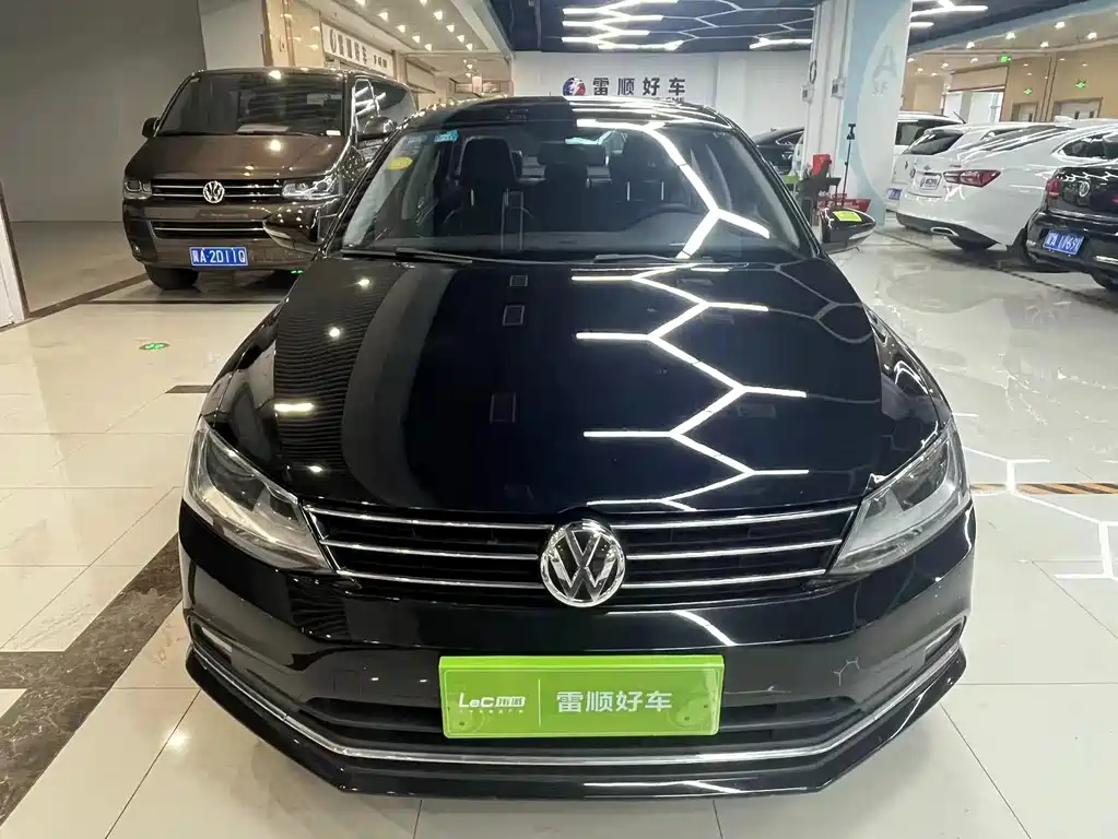 VOLKSWAGEN SAGITAR 2017