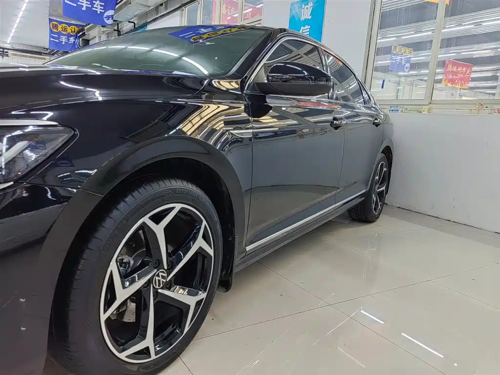 VOLKSWAGEN PASSAT 2023