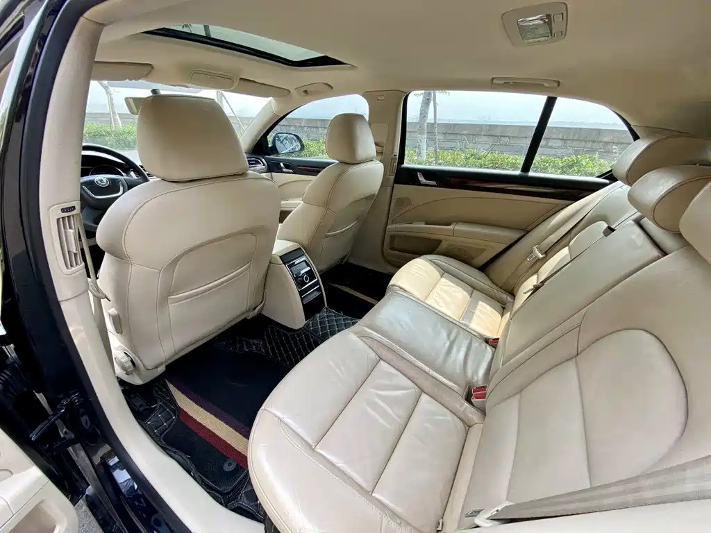 SKODA SUPERB 2011