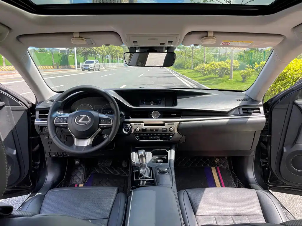 LEXUS ES 2015