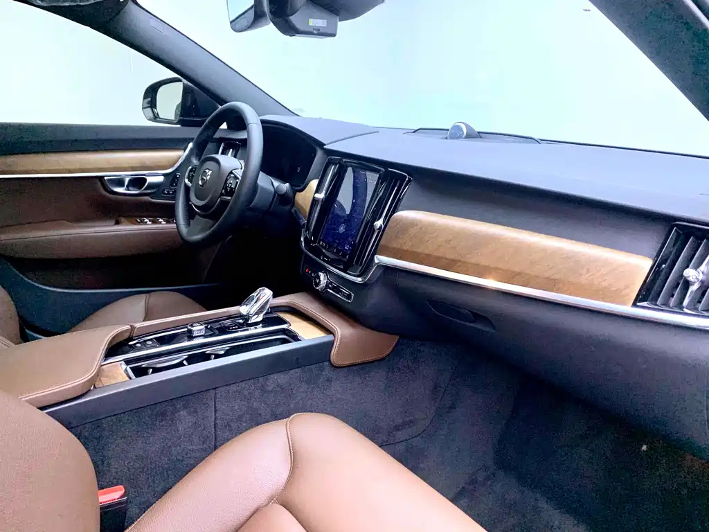 VOLVO S90 2023