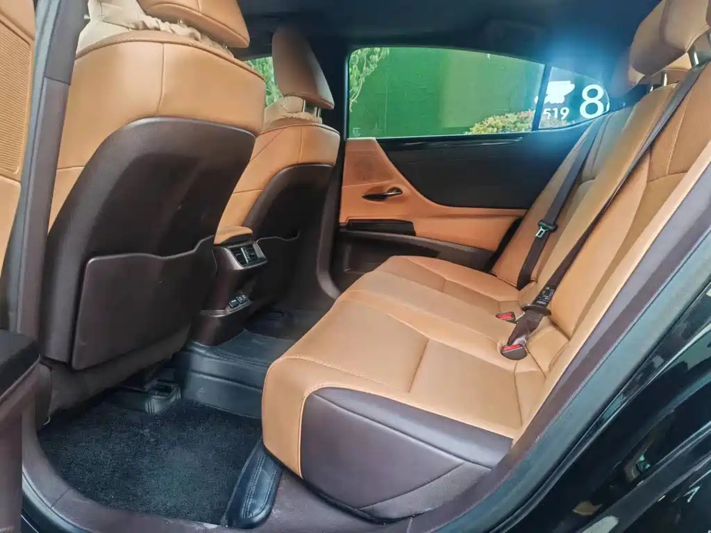 LEXUS ES 2020