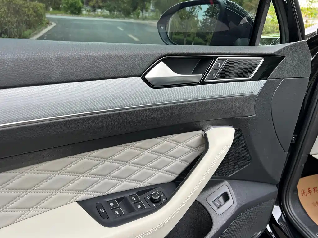 VOLKSWAGEN MAGOTAN 2023