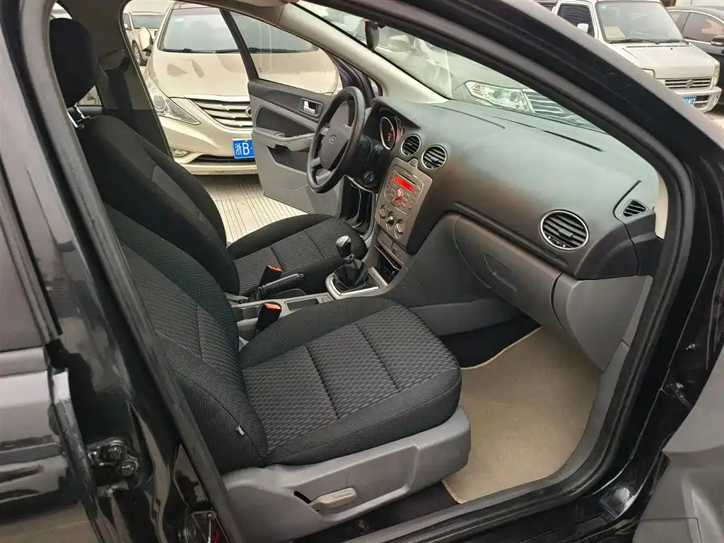 FORD FOCUS 2012