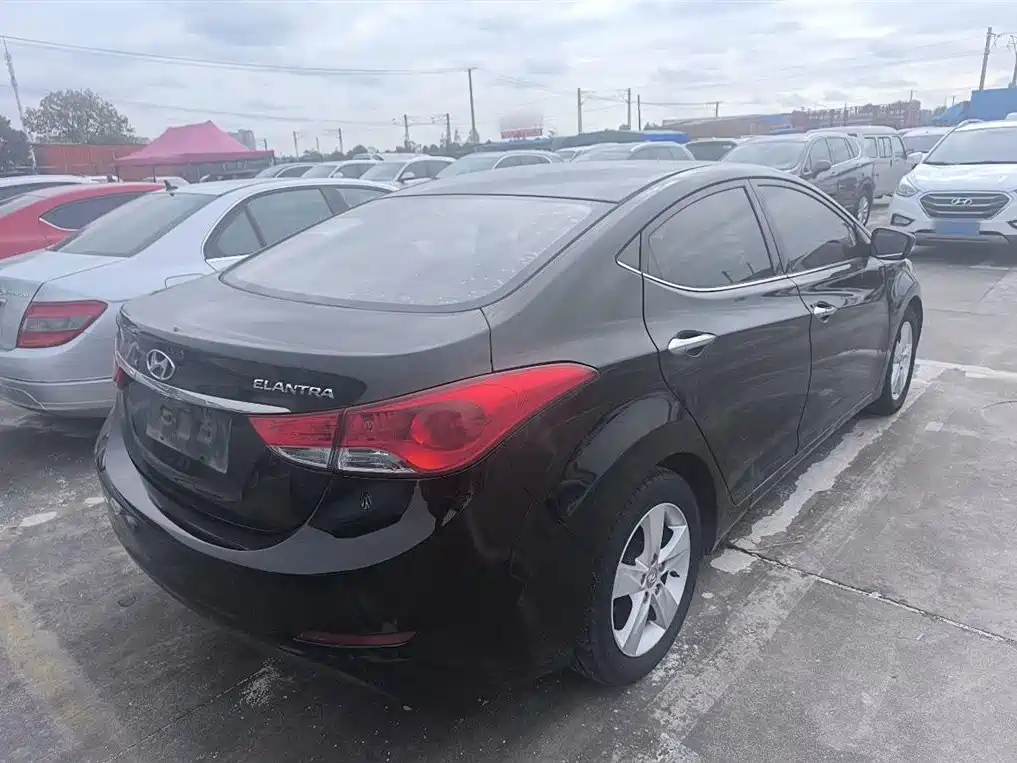 HYUNDAI ELANTRA 2012