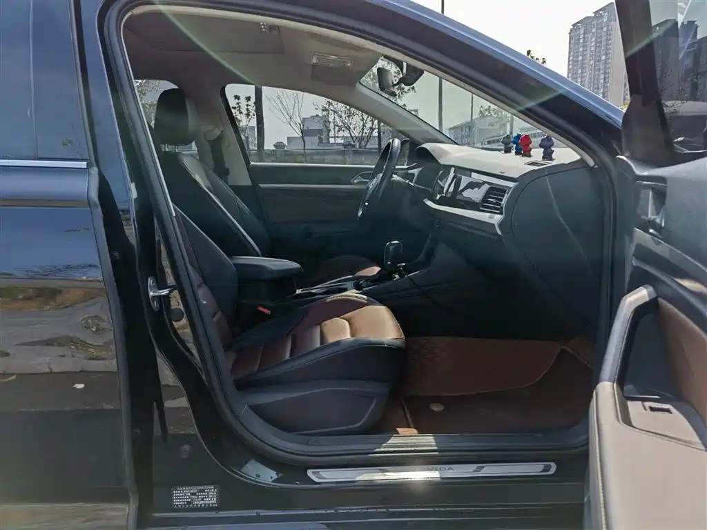 VOLKSWAGEN LAVIDA 2021