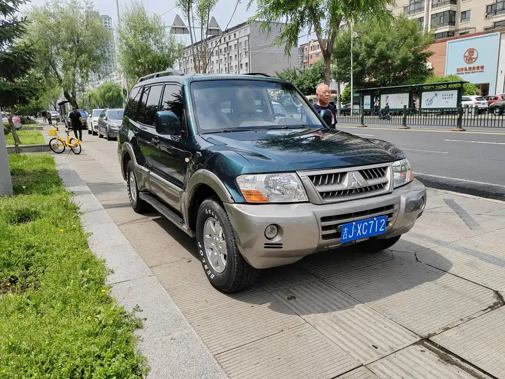 MITSUBISHI PAJERO 2011
