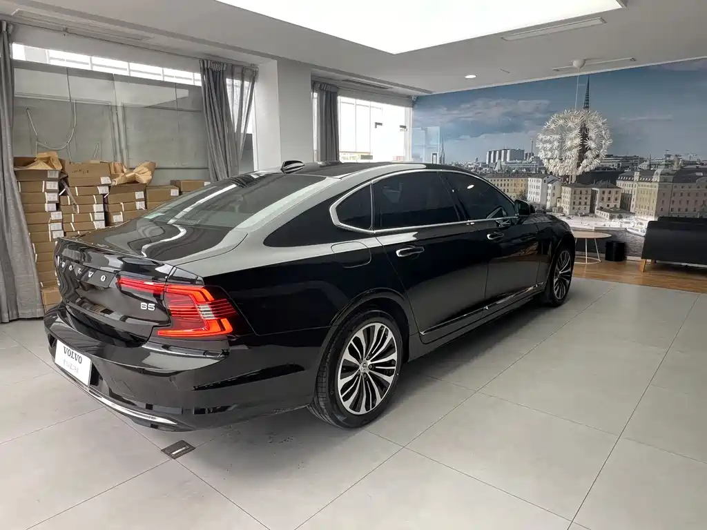 VOLVO S90 2023