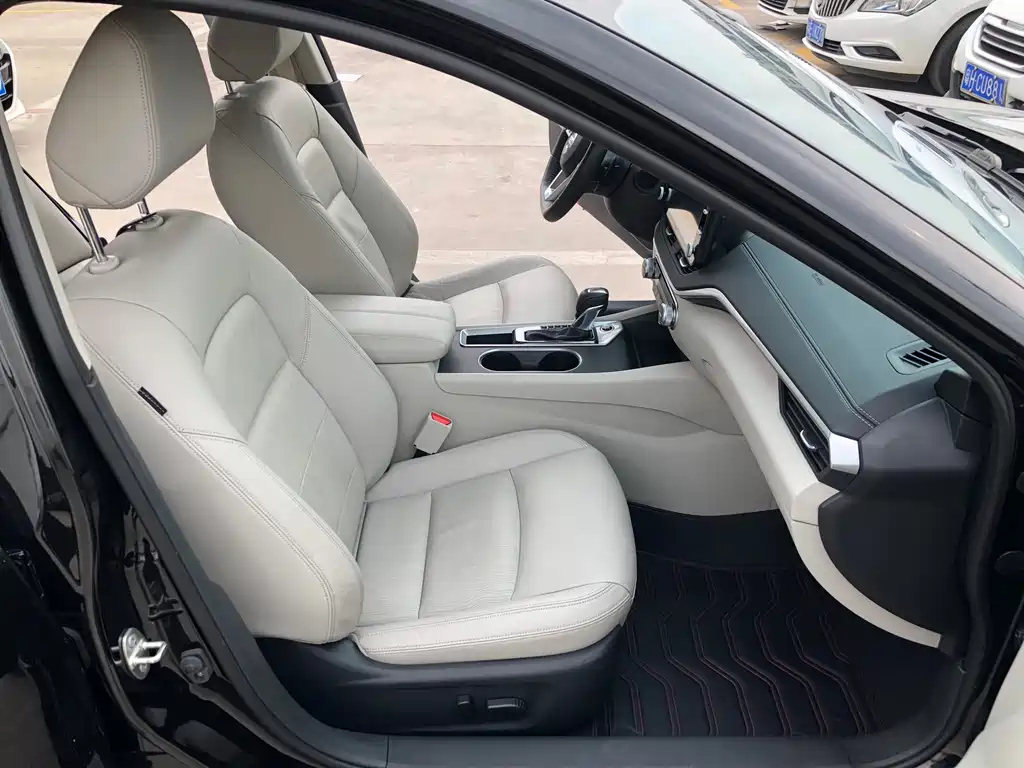 NISSAN TEANA 2020