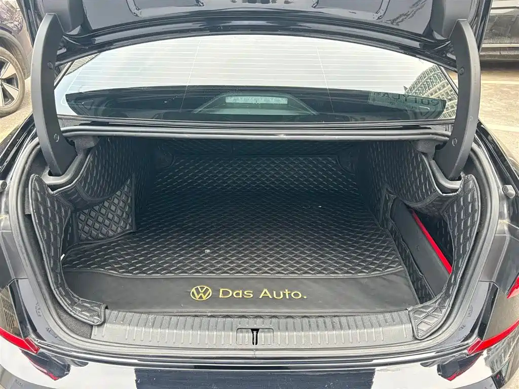 VOLKSWAGEN PASSAT 2023