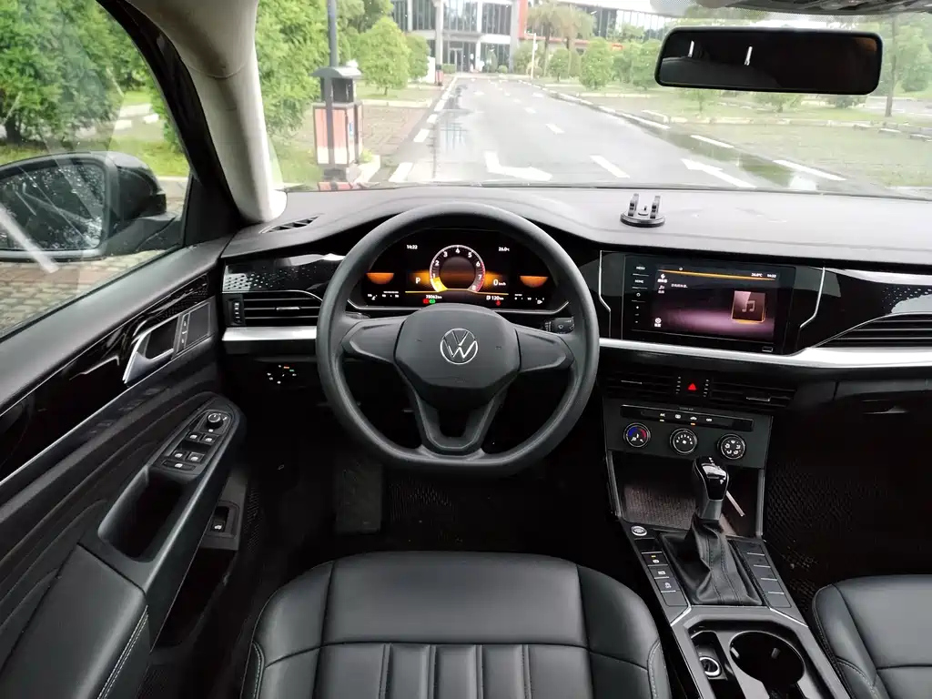 VOLKSWAGEN PASSAT 2022