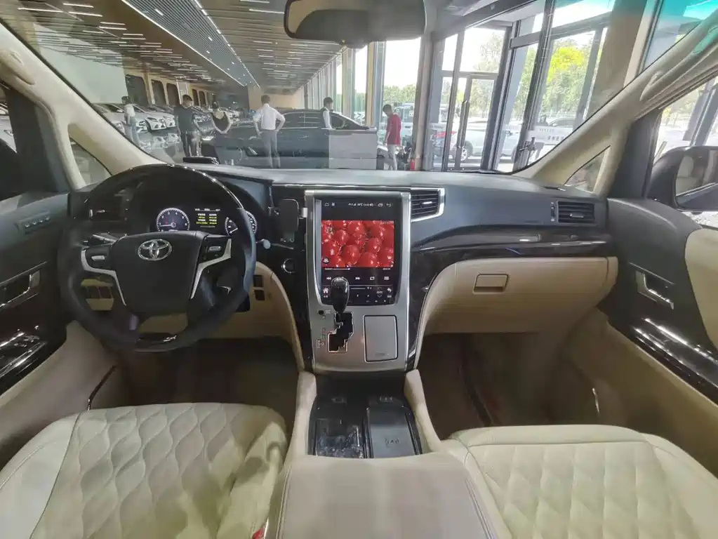 TOYOTA ALPHARD 2013