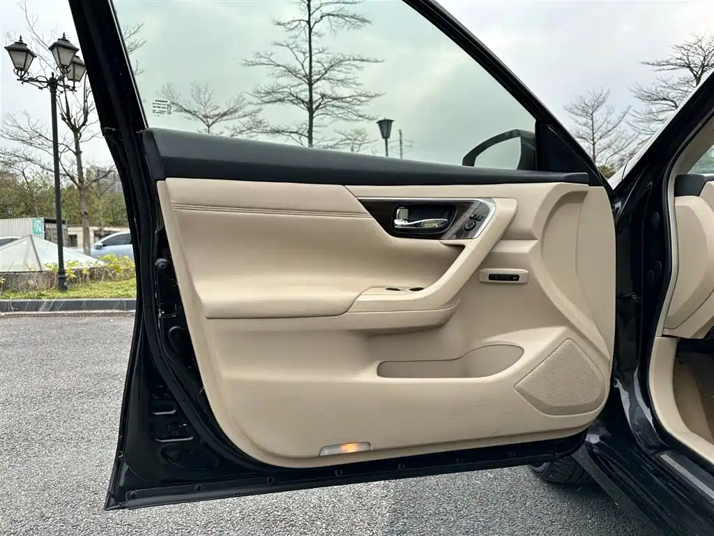 NISSAN TEANA 2015