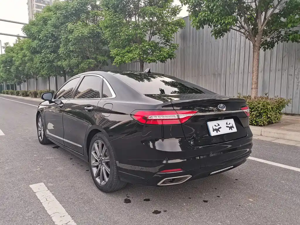 FORD TAURUS 2020