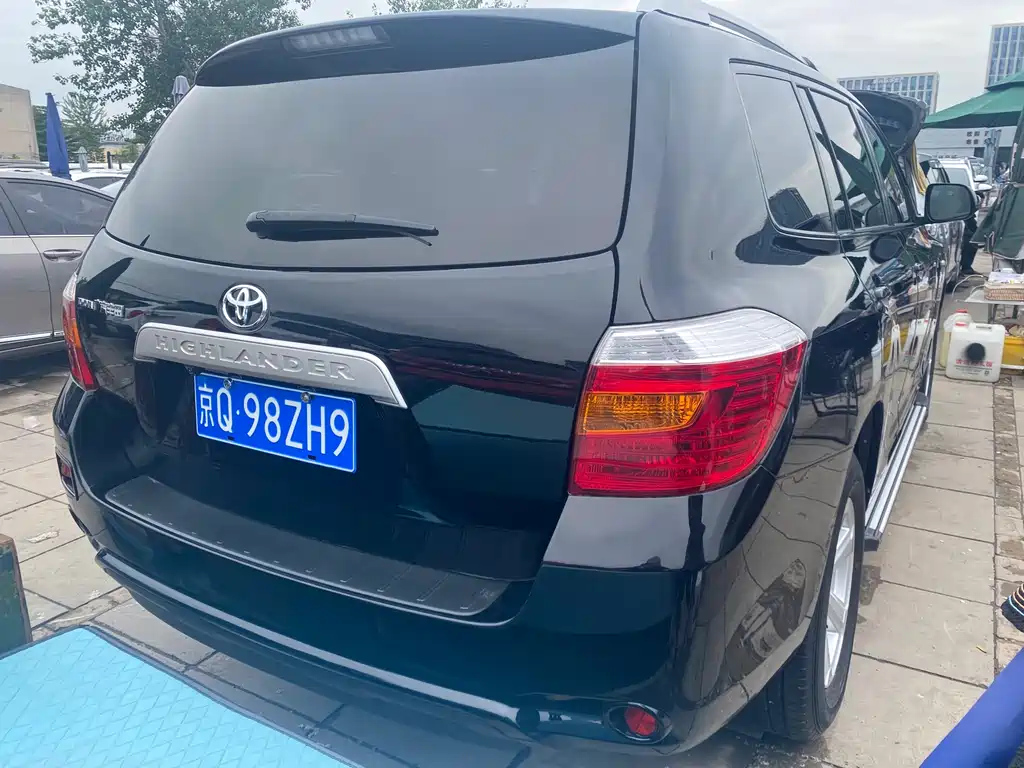 TOYOTA HIGHLANDER 2011