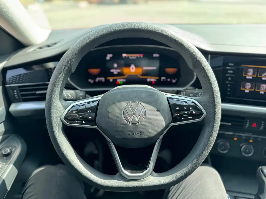 VOLKSWAGEN PASSAT 2022