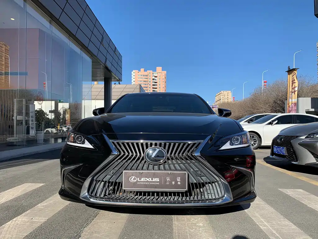 LEXUS ES 2020