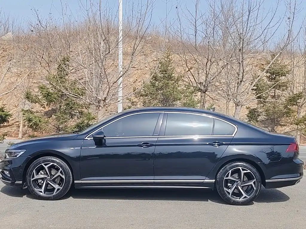 VOLKSWAGEN MAGOTAN 2023
