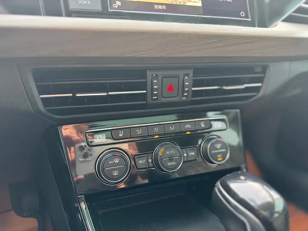 VOLKSWAGEN PASSAT 2020