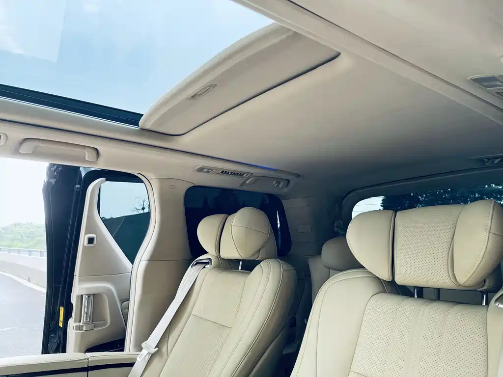 TOYOTA ALPHARD 2011