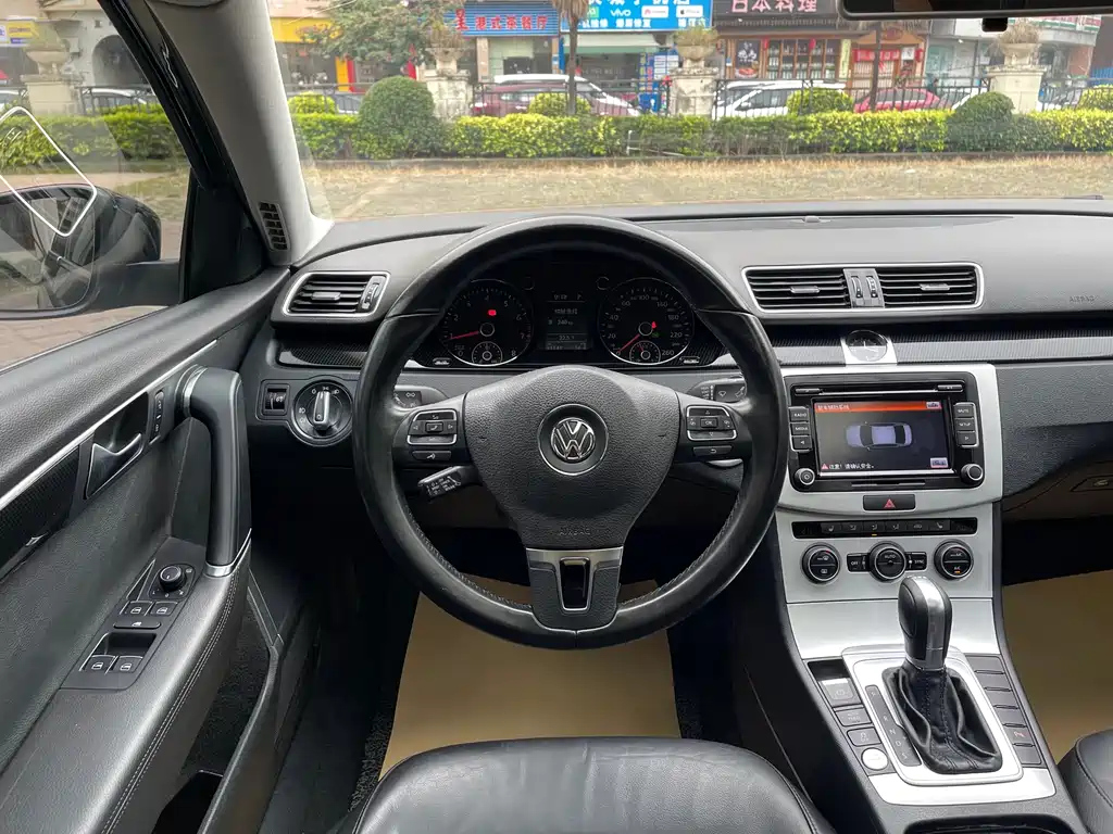 VOLKSWAGEN MAGOTAN 2015