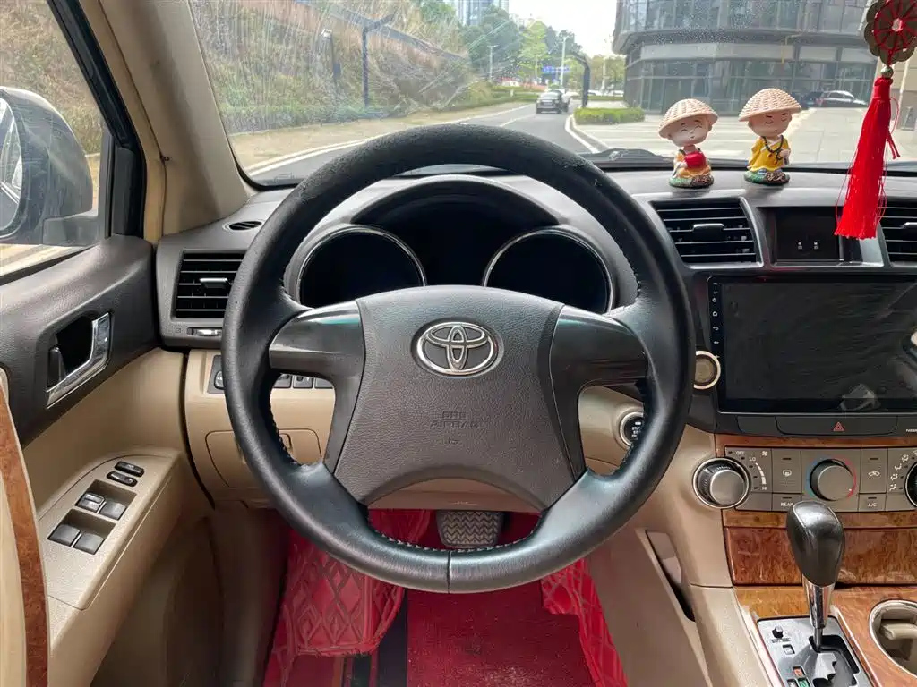 TOYOTA HIGHLANDER 2013