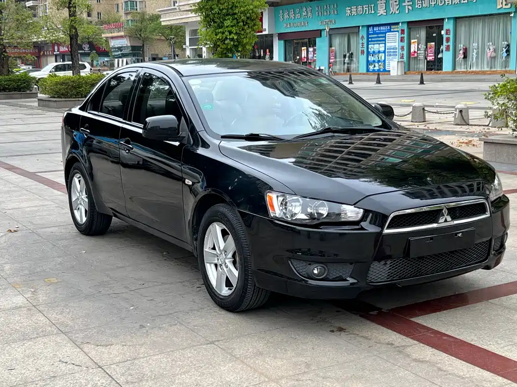 MITSUBISHI LANCER EX 2010