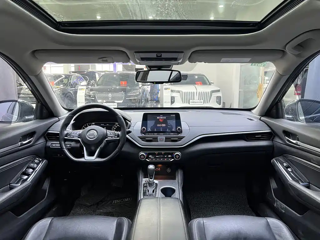 NISSAN TEANA 2020