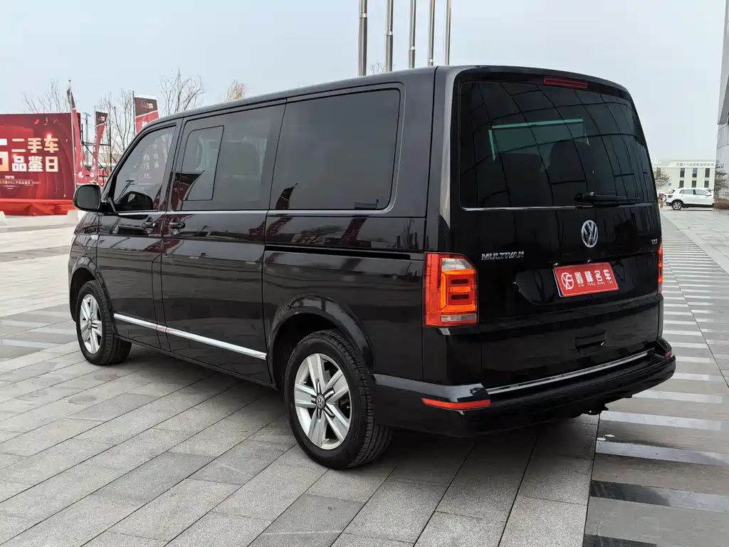 VOLKSWAGEN MULTIVAN 2017