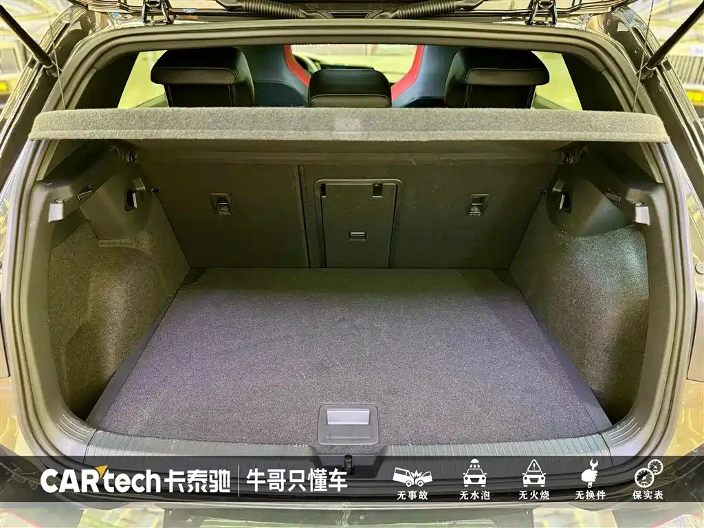 VOLKSWAGEN GOLF 2023