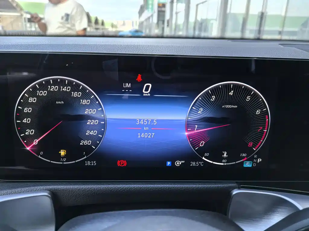 MERCEDES BENZ GLB 2024