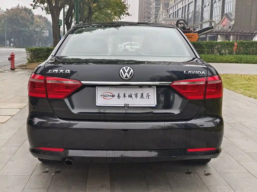 VOLKSWAGEN LAVIDA 2015
