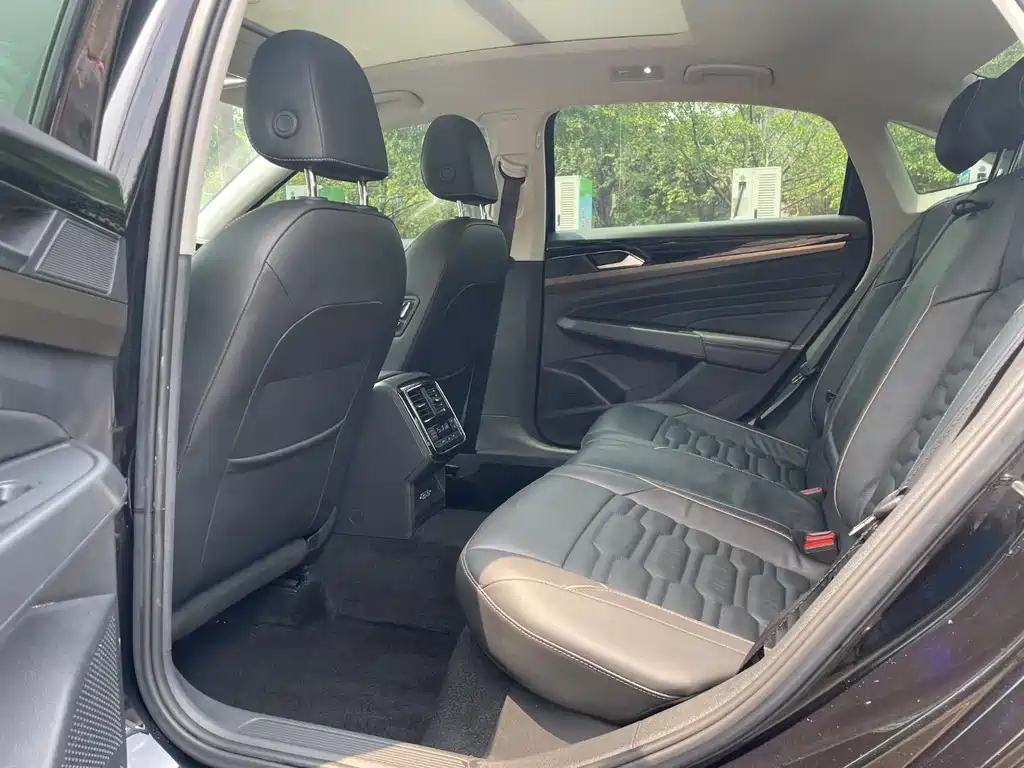 VOLKSWAGEN PASSAT 2020