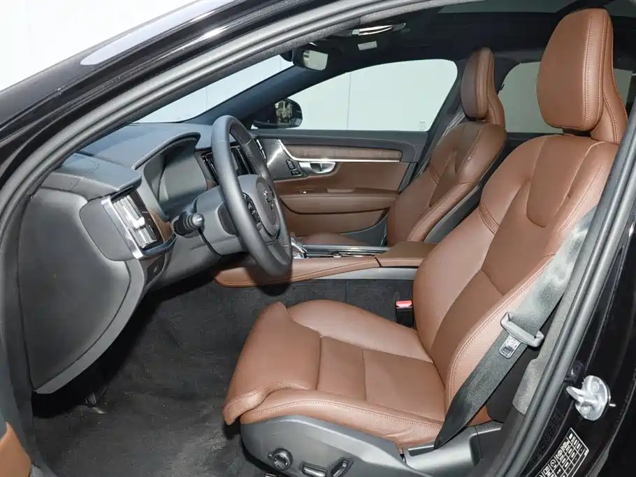 VOLVO S90 2023