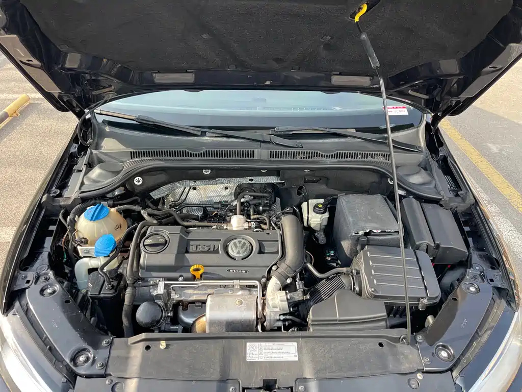 VOLKSWAGEN SAGITAR 2015