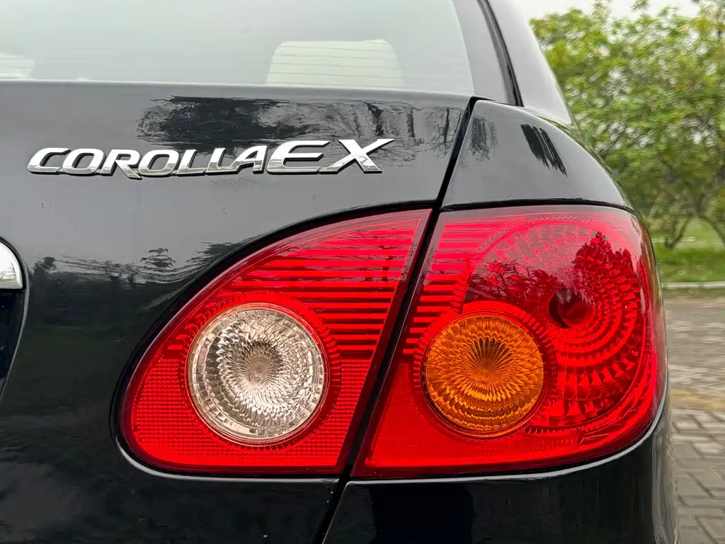 TOYOTA COROLLA 2010