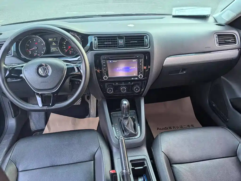 VOLKSWAGEN SAGITAR 2015