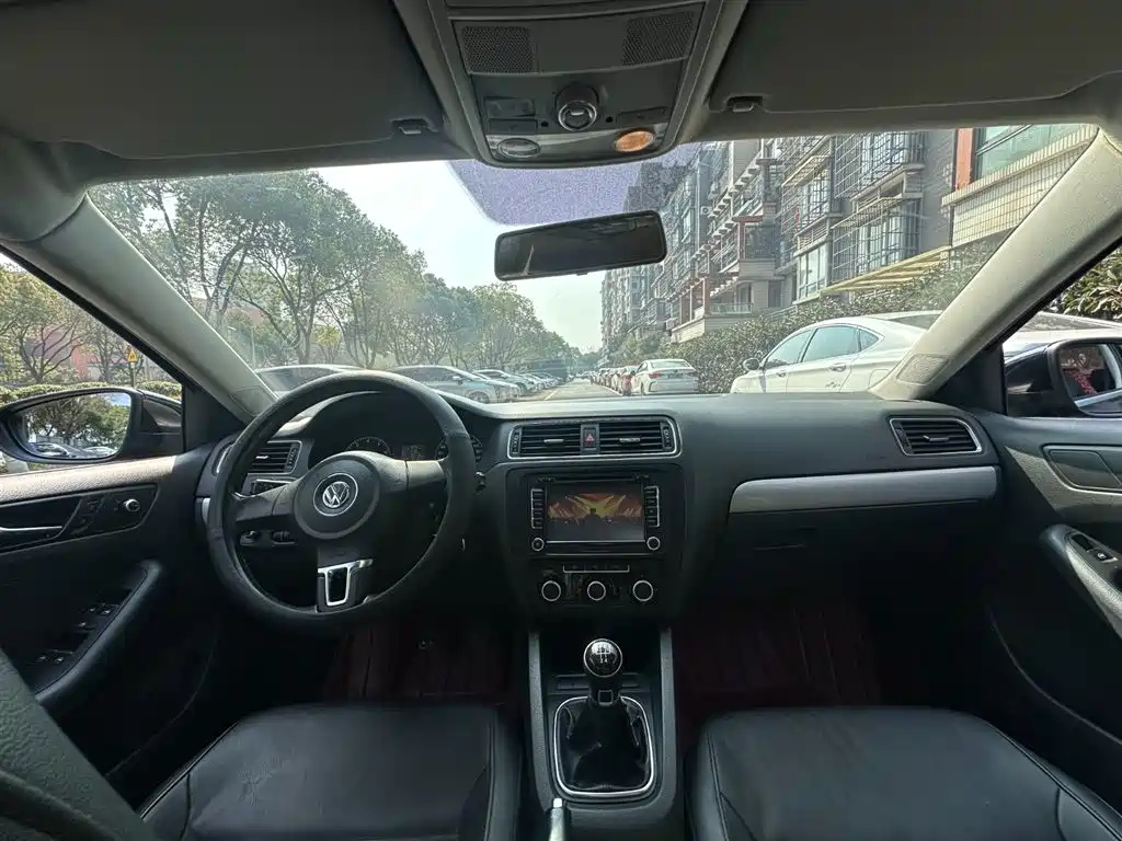 VOLKSWAGEN SAGITAR 2014