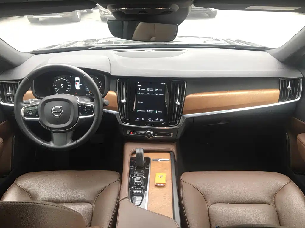VOLVO S90 2022