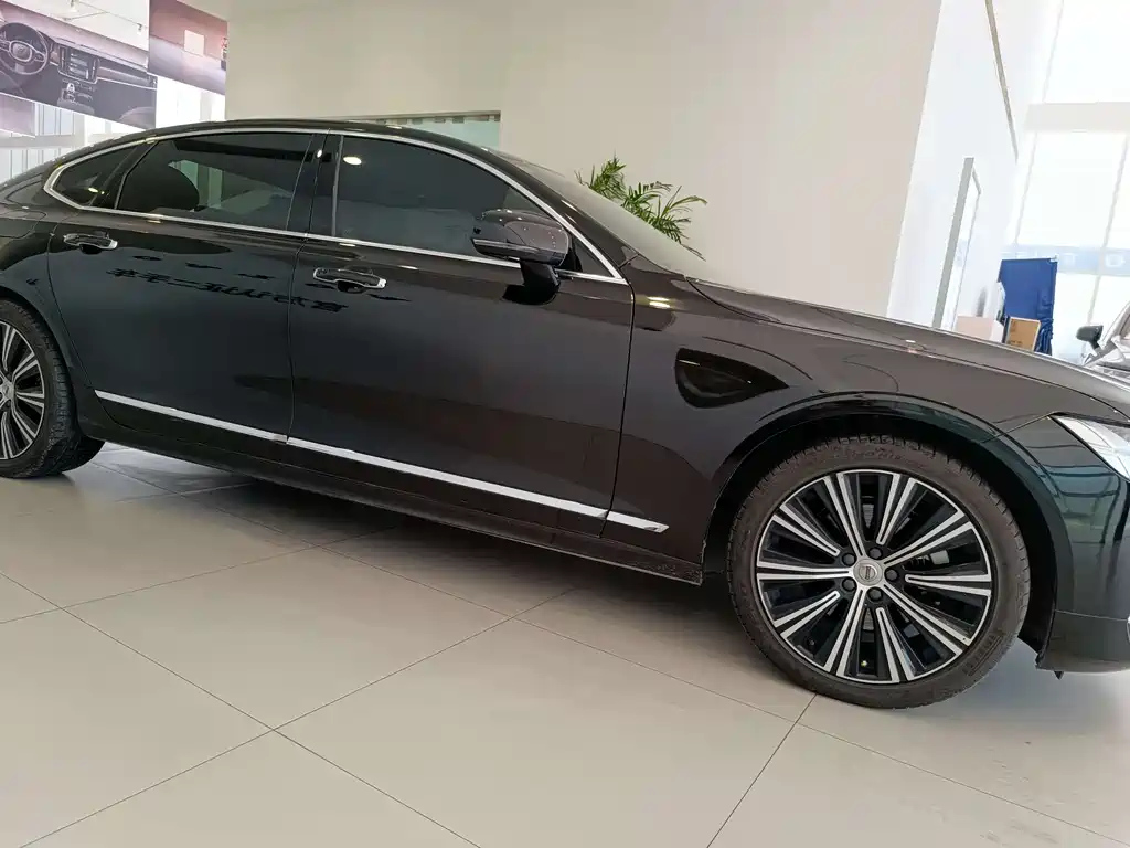 VOLVO S90 2022