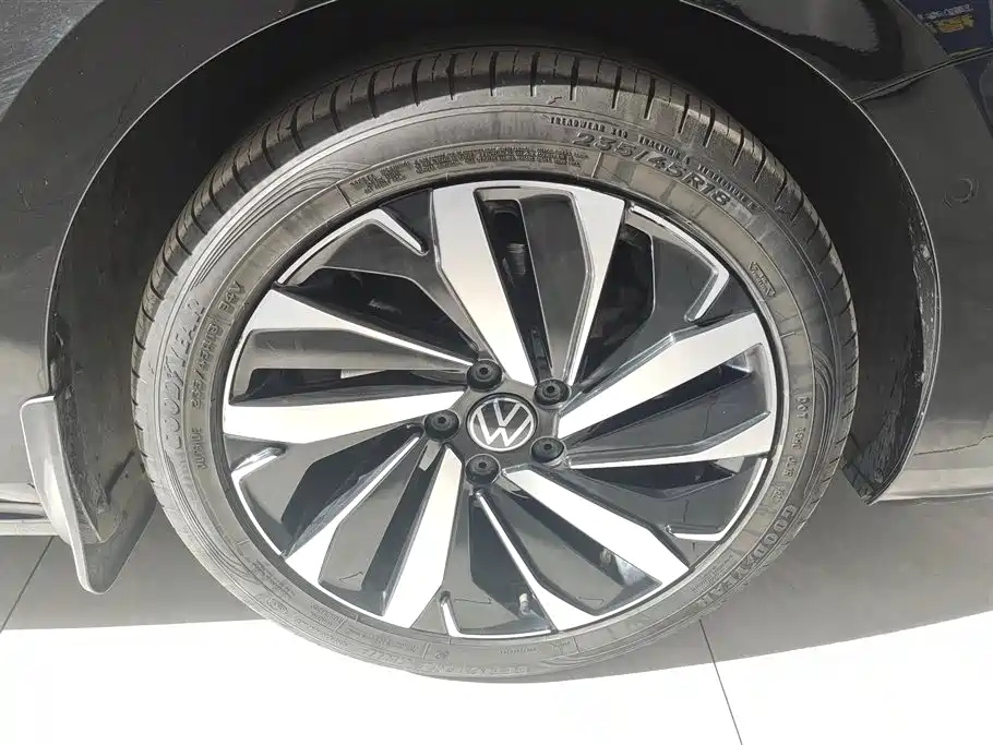 VOLKSWAGEN PASSAT 2022
