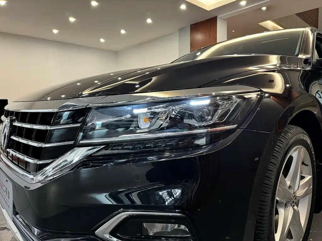 VOLKSWAGEN PASSAT 2020
