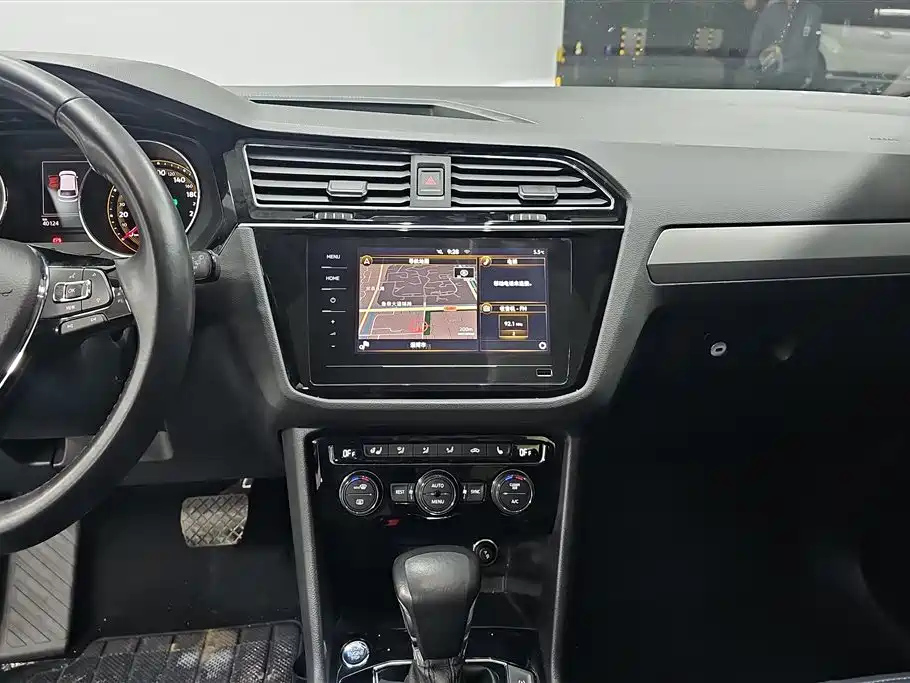 VOLKSWAGEN TIGUAN L 2020