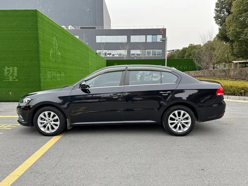 VOLKSWAGEN LAVIDA 2018