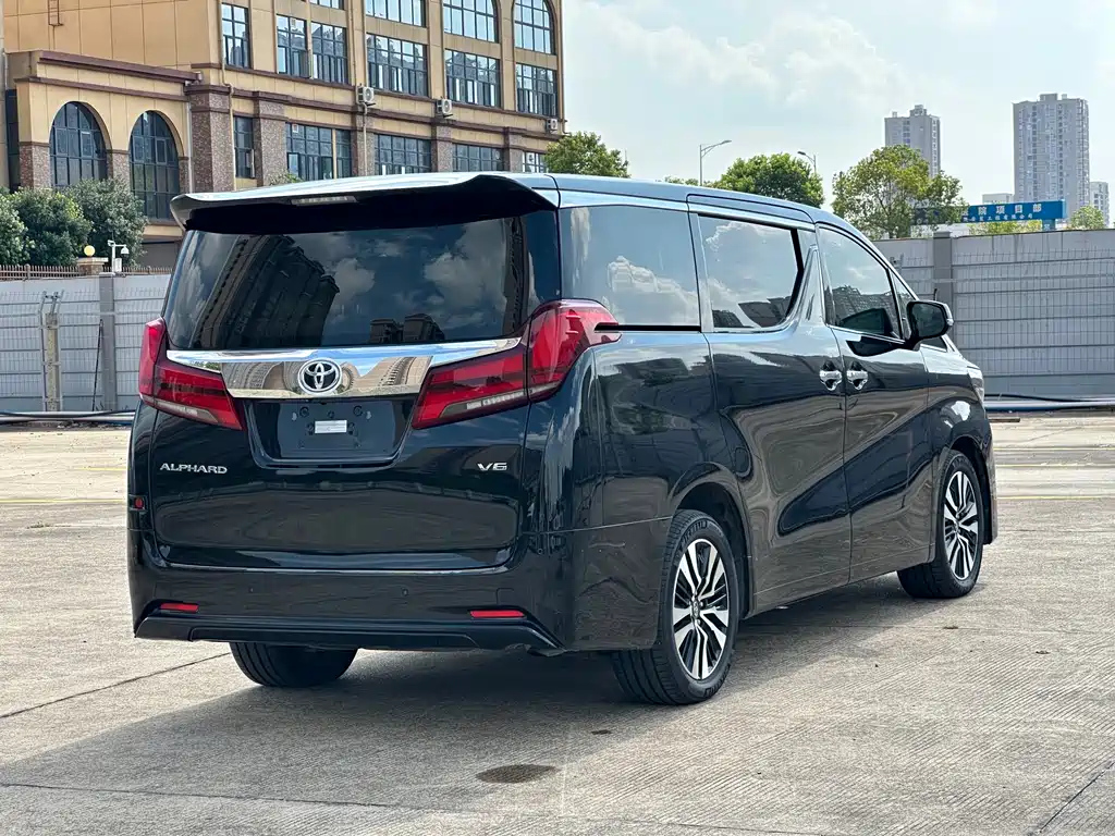 TOYOTA ALPHARD 2018