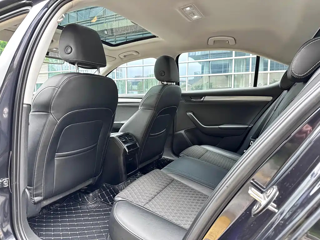 SKODA SUPERB 2019