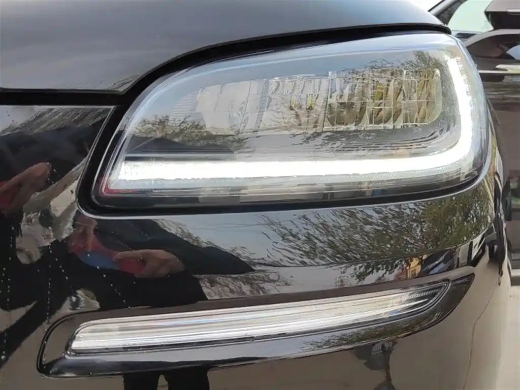 LINCOLN ADVENTURER 2022