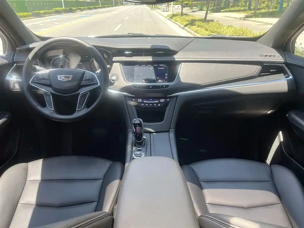 CADILLAC XT5 2021